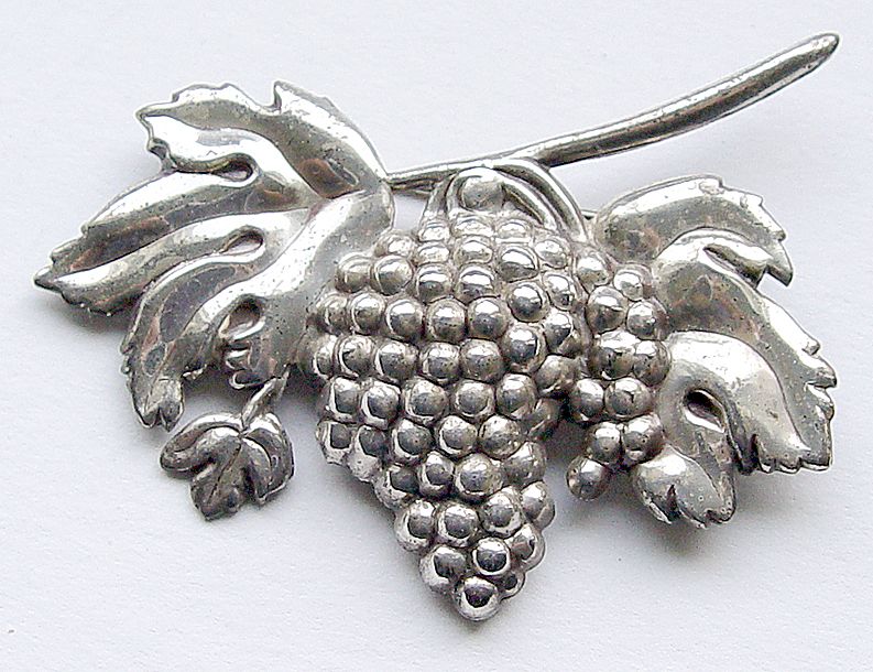 Vintage Sterling Silver Grape Brooch Signed Lang Vintage Sterling Silver Grape Brooch Signed Lang