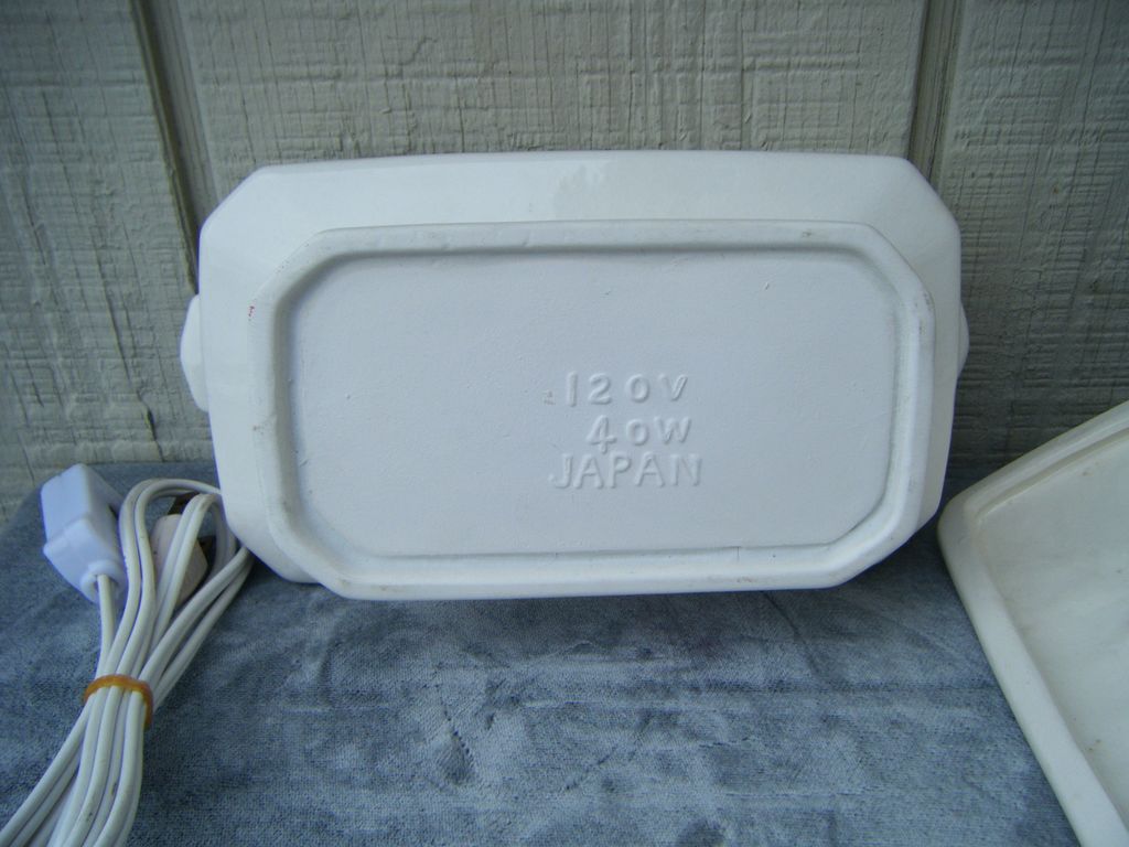 Ceramic Covered Gravy Bowl Heater with Plug Ceramic Covered Gravy Bowl Heater with Plug