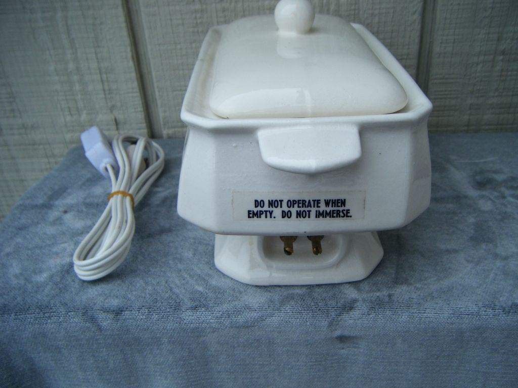 Ceramic Covered Gravy Bowl Heater with Plug Ceramic Covered Gravy Bowl Heater with Plug