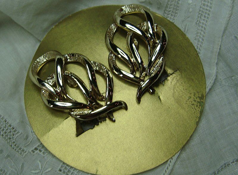 Vintage 1959 Sarah Coventry TOWN & COUNTRY Earrings On Original Card Vintage 1959 Sarah Coventry TOWN & COUNTRY Earrings On Original Card