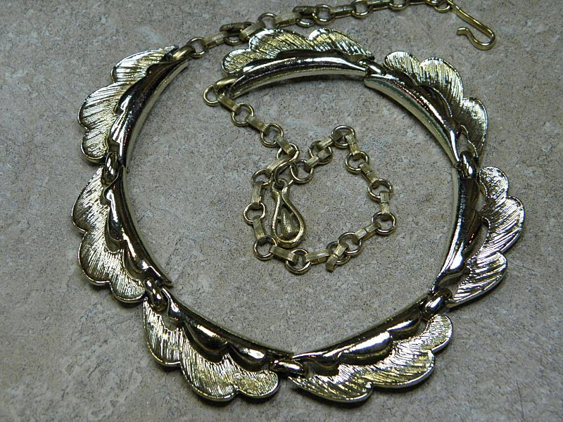 Vintage CORO Gold Tone Scalloped Necklace Vintage CORO Gold Tone Scalloped Necklace