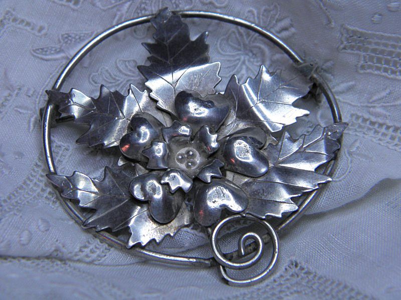 Vintage Sterling Flower & Leaf Circle Brooch Vintage Sterling Flower & Leaf Circle Brooch