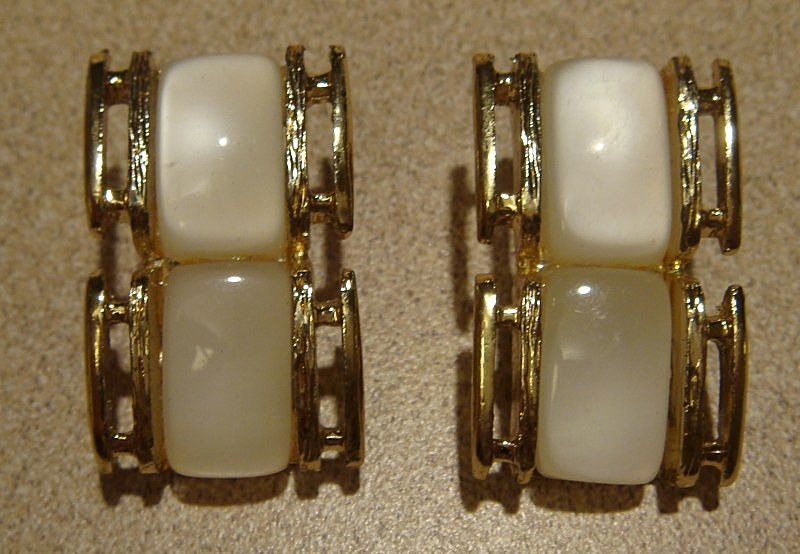 Vintage White Moonglow Tile Clip Earrings Vintage White Moonglow Tile Clip Earrings