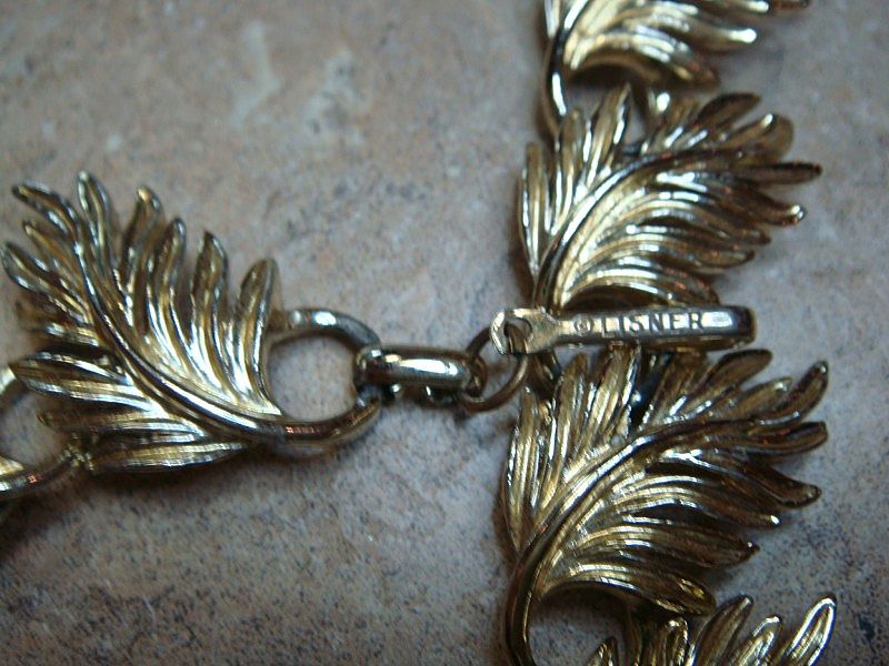 Vintage LISNER Leaf Necklace in Gold Tone Vintage LISNER Leaf Necklace in Gold Tone