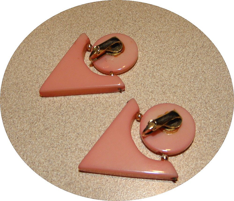 Vintage Big 1980s Shimmering Pink Plastic Clip Earrings Vintage Big 1980s Shimmering Pink Plastic Clip Earrings