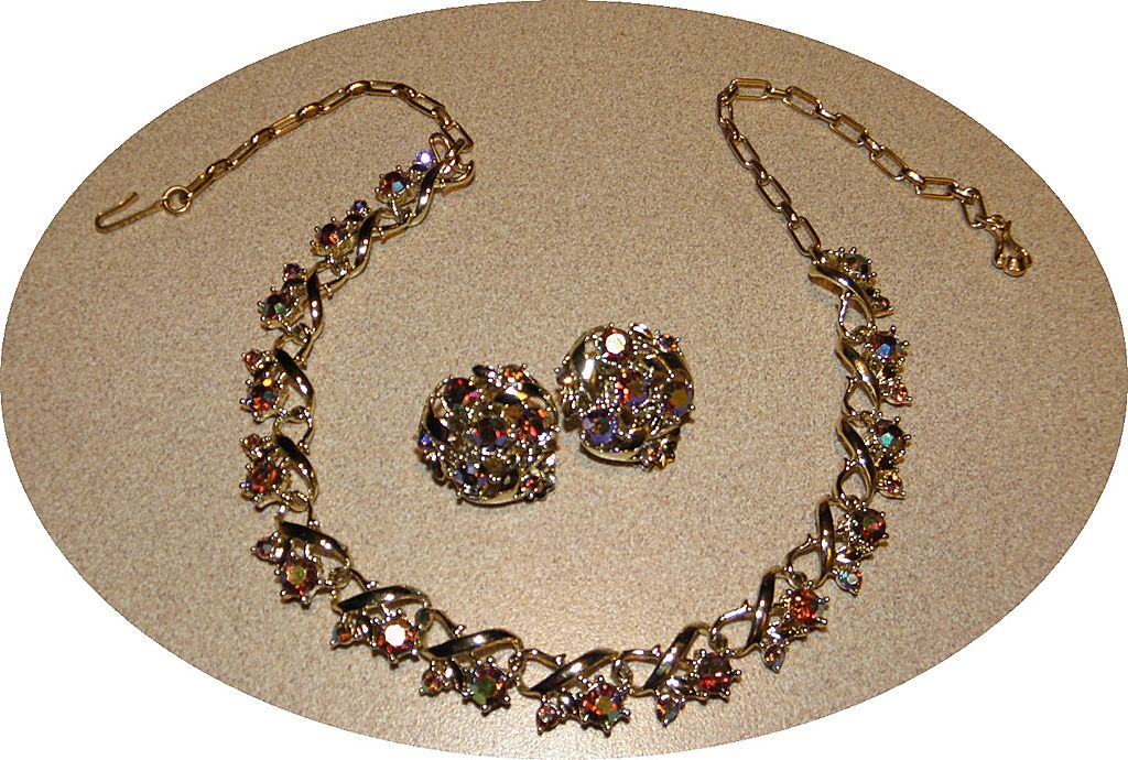 Vintage STAR Rhinestone Necklace & Earrings Set Vintage STAR Rhinestone Necklace & Earrings Set
