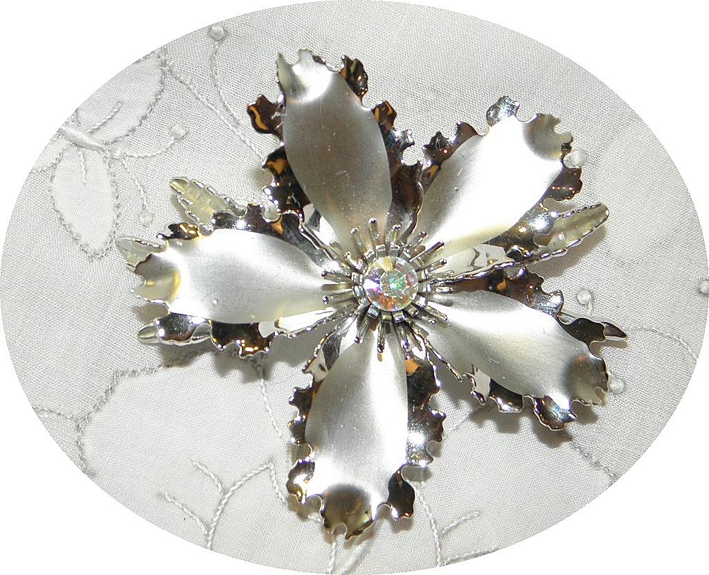 Big Vintage Silver Tone Flower Brooch with Rhinestone Center Big Vintage Silver Tone Flower Brooch with Rhinestone Center
