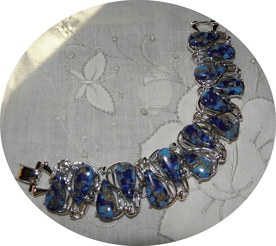 Vintage Blue Marbled Lucite Bracelet in Silver Tone Vintage Blue Marbled Lucite Bracelet in Silver Tone