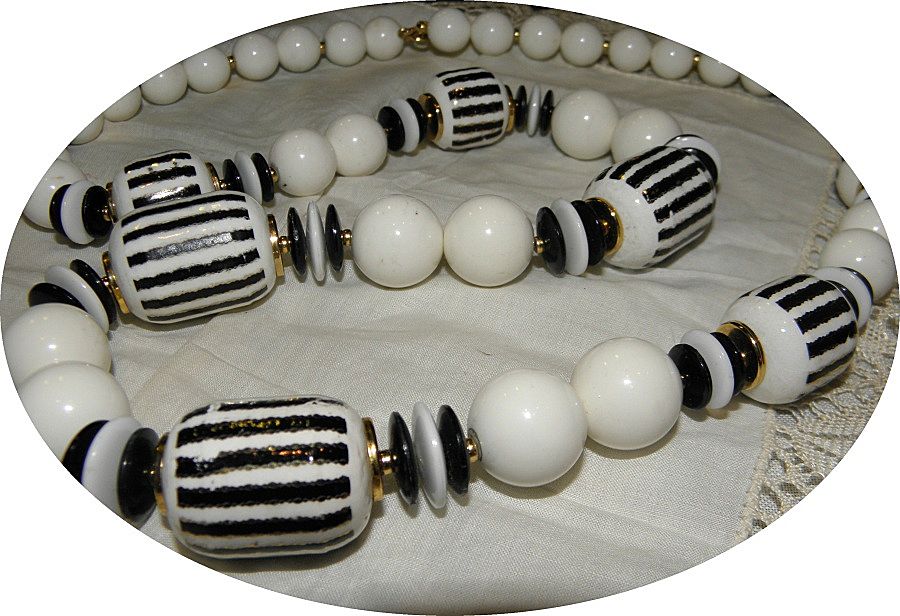 Vintage 1980s Big & Bold Black & White Ceramic Beads & Lucite Necklace Vintage 1980s Big & Bold Black & White Ceramic Beads & Lucite Necklace
