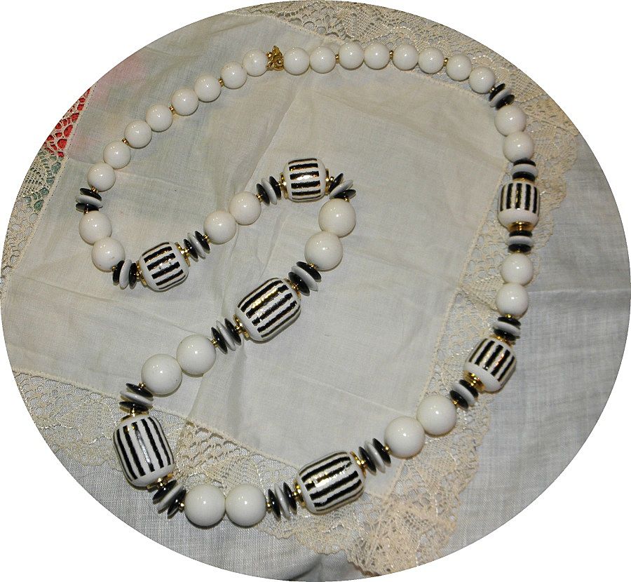 Vintage 1980s Big & Bold Black & White Ceramic Beads & Lucite Necklace Vintage 1980s Big & Bold Black & White Ceramic Beads & Lucite Necklace