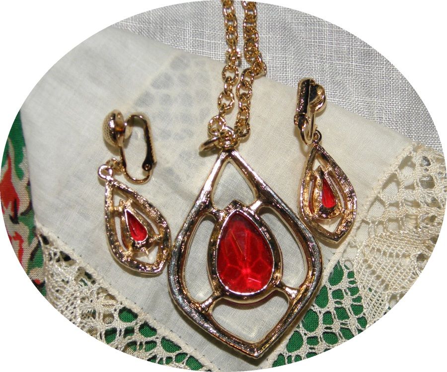 Vintage Sarah Coventry Scarlet Tears Red Glass Necklace & Earrings Vintage Sarah Coventry Scarlet Tears Red Glass Necklace & Earrings
