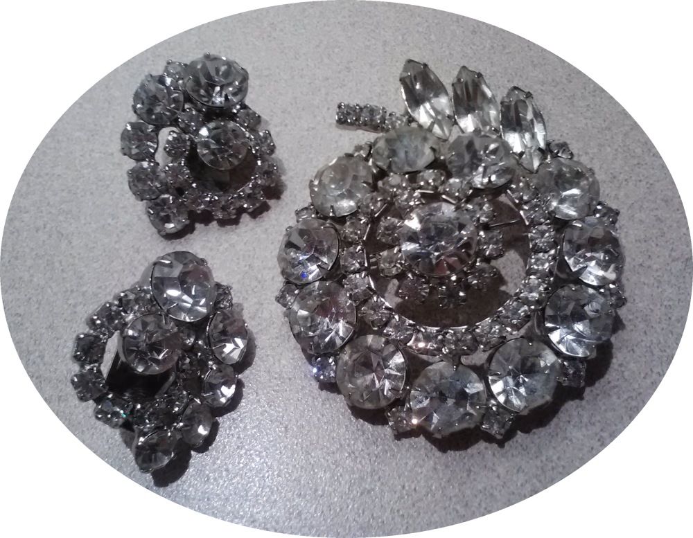 Vintage Large Clear Rhinestone Brooch and Earrings Set Vintage Large Clear Rhinestone Brooch and Earrings Set