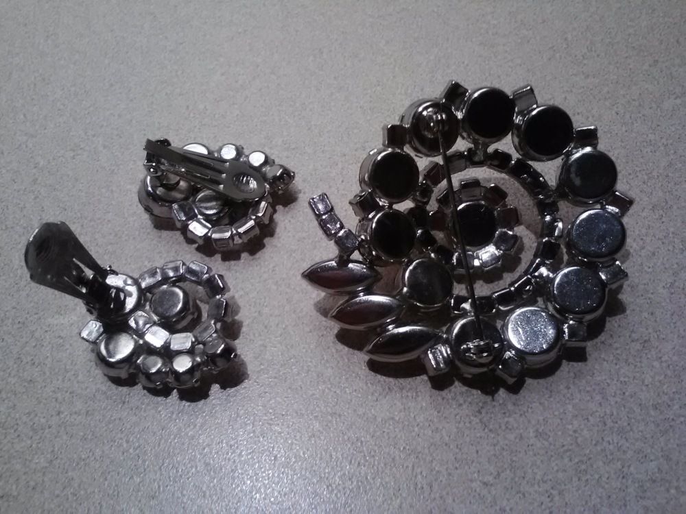 Vintage Large Clear Rhinestone Brooch and Earrings Set Vintage Large Clear Rhinestone Brooch and Earrings Set