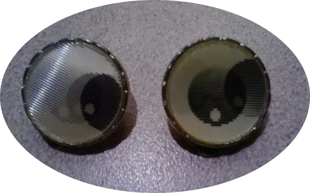 Vintage Vari-vue Flicker Googly Eye 1960s Wild & Wacky Earrings Vintage Vari-vue Flicker Googly Eye 1960s Wild & Wacky Earrings
