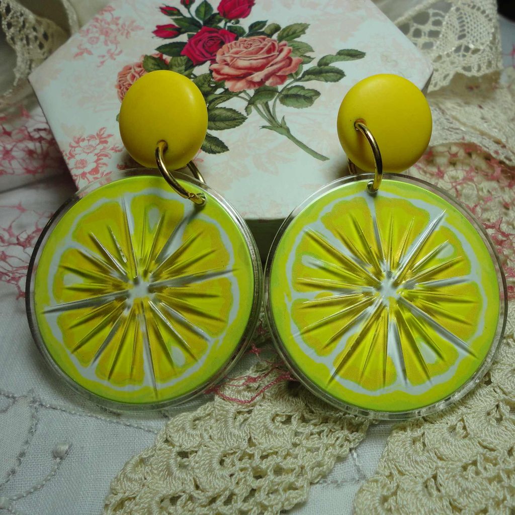 Vintage Avon Lemon Slices Huge Tooty Fruity Pierced Earrings in Original Box Vintage Avon Lemon Slices Huge Tooty Fruity Pierced Earrings in Original Box