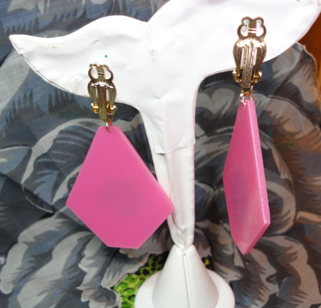 Vintage Fun & Funky Big Pink Dangling Plastic Polka Dot Earrings Vintage Fun & Funky Big Pink Dangling Plastic Polka Dot Earrings