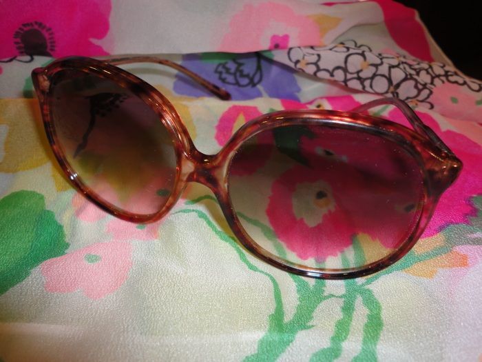 Fun Vintage Huge 1060s 1970s Sunglasses with Gradient Color Lenses Fun Vintage Huge 1060s 1970s Sunglasses with Gradient Color Lenses