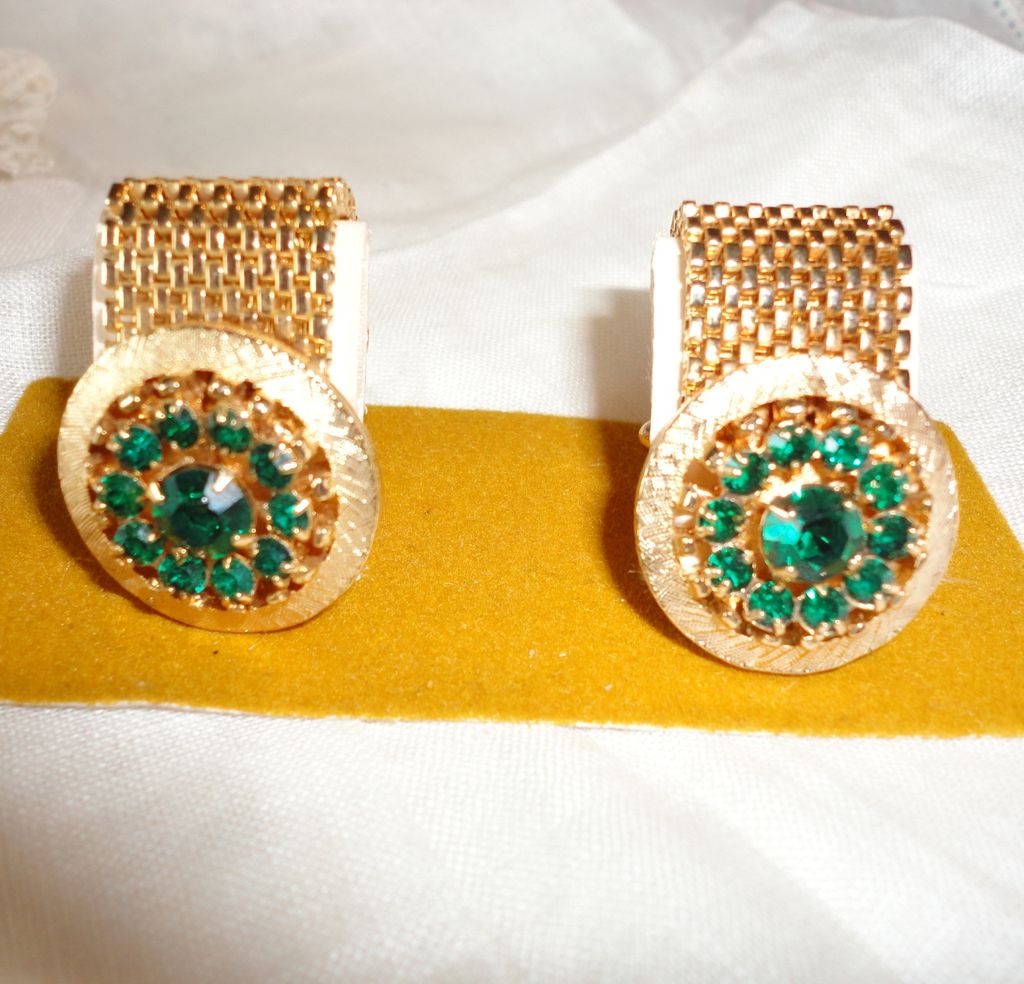 Vintage Green Rhinestone Gold Tone Mesh Wrap Around Cufflinks New on Card Vintage Green Rhinestone Gold Tone Mesh Wrap Around Cufflinks New on Card