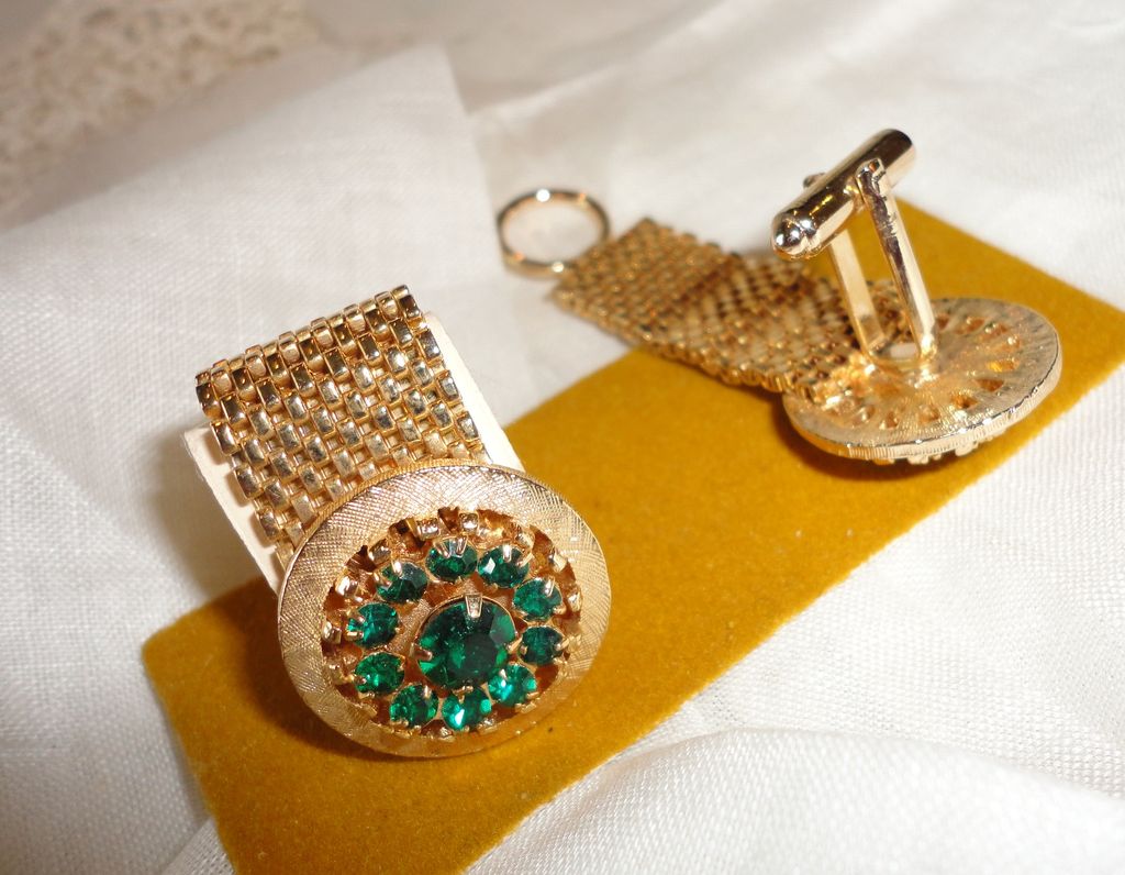 Vintage Green Rhinestone Gold Tone Mesh Wrap Around Cufflinks New on Card Vintage Green Rhinestone Gold Tone Mesh Wrap Around Cufflinks New on Card