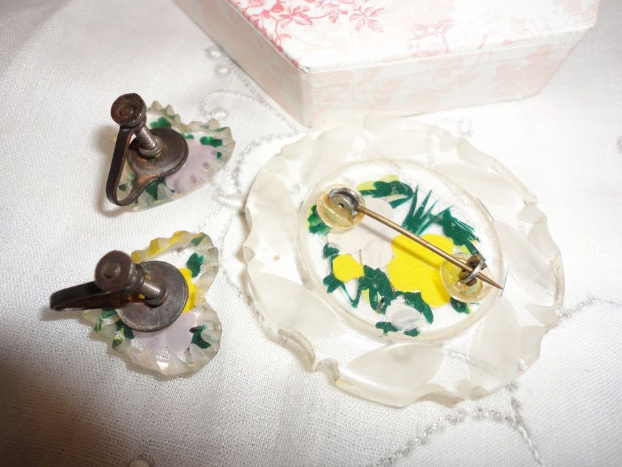 Vintage Carved Clear Lucite with Hand Painted Pansies Brooch & Earrings Set Vintage Carved Clear Lucite with Hand Painted Pansies Brooch & Earrings Set
