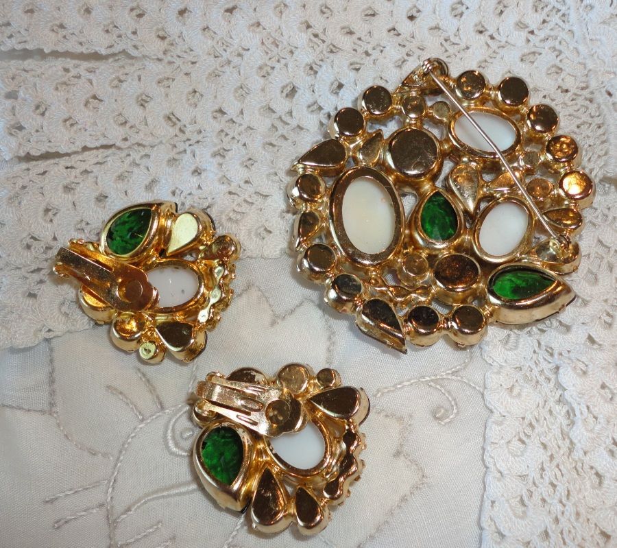 Vintage Juliana Easter Egg Coral & Green Huge Brooch & Earrings Set Vintage Juliana Easter Egg Coral & Green Huge Brooch & Earrings Set