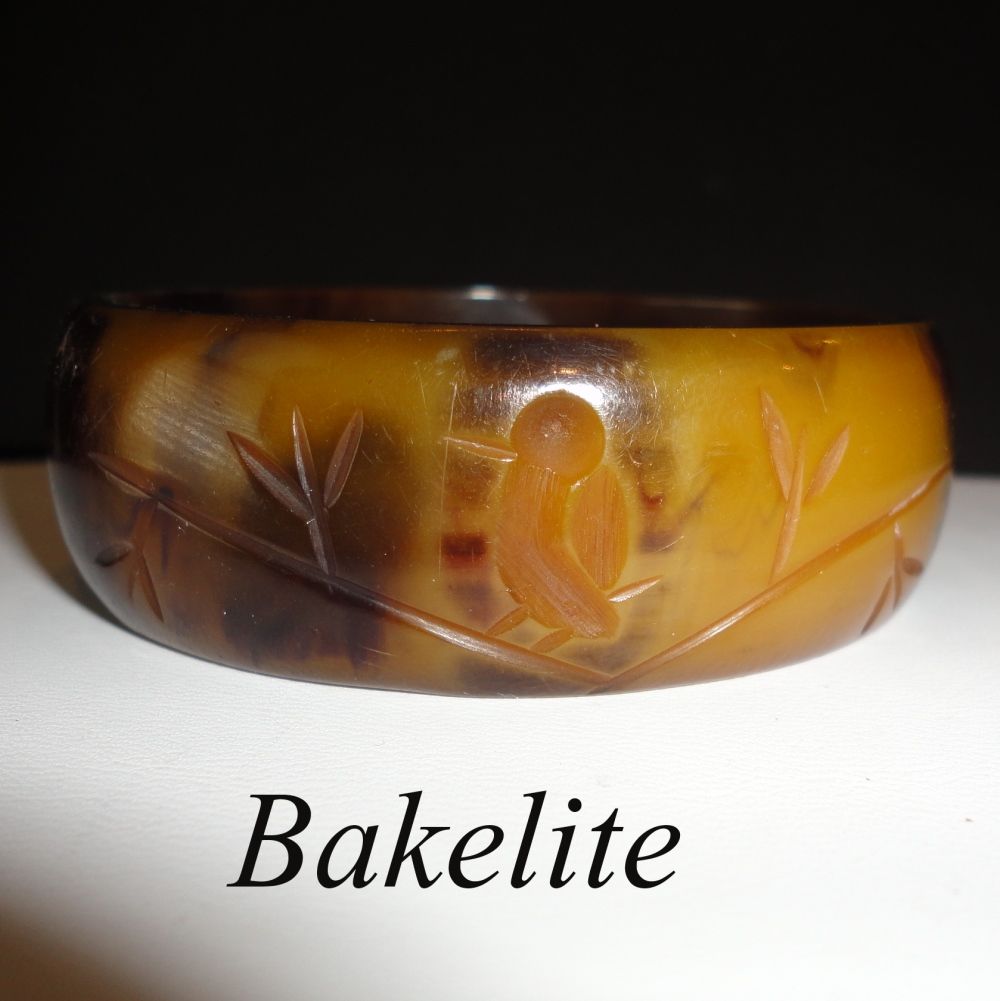 Vintage Marbled Bakelite Carved Bird Bangle Bracelet Vintage Marbled Bakelite Carved Bird Bangle Bracelet