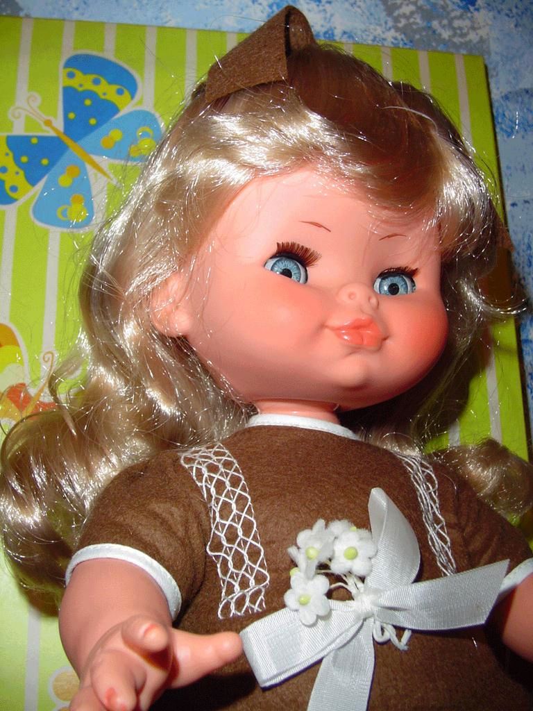 DANILA by Zanini & Zambelli Doll *NRFB DANILA by Zanini & Zambelli Doll *NRFB