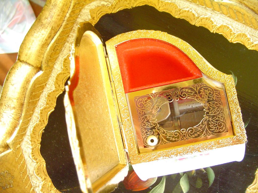Unique M.B.K. Birds Music Box Unique M.B.K. Birds Music Box