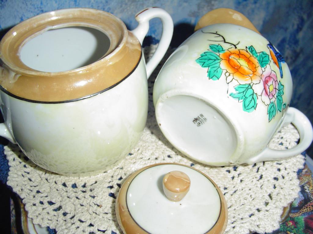 Luster Set of Creamer and Sugar Dish Luster Set of Creamer and Sugar Dish