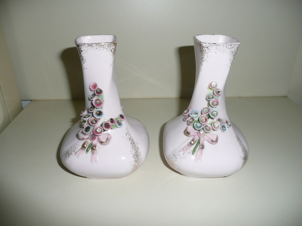 Leftons Twin Set of Forget-me Nots Pink Vases Leftons Twin Set of Forget-me Nots Pink Vases