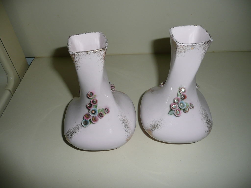 Leftons Twin Set of Forget-me Nots Pink Vases Leftons Twin Set of Forget-me Nots Pink Vases