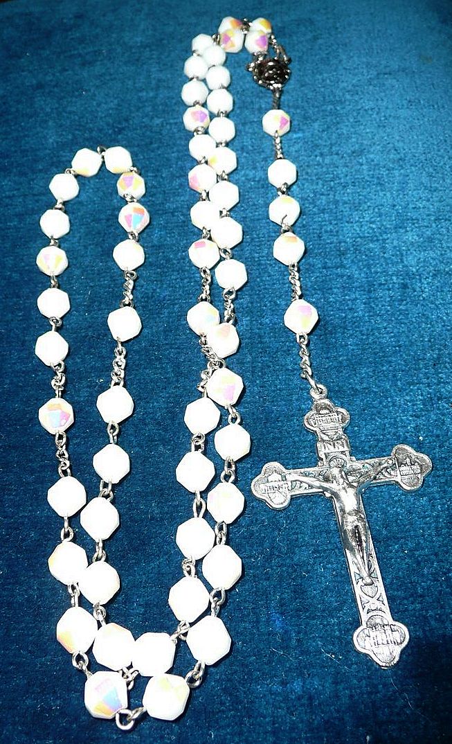 Beautiful Milk Glass Crystal Beads Roman Catholic Rosary Beautiful Milk Glass Crystal Beads Roman Catholic Rosary