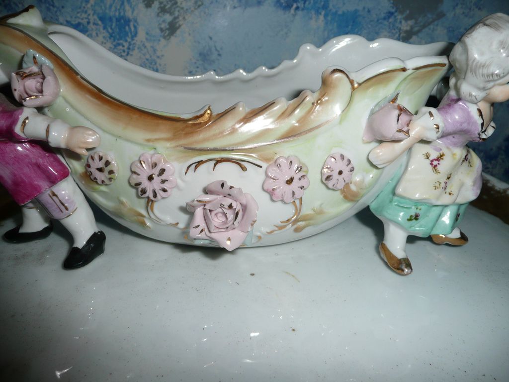 Beautiful Decorative Piece Flower Vase with Children Beautiful Decorative Piece Flower Vase with Children