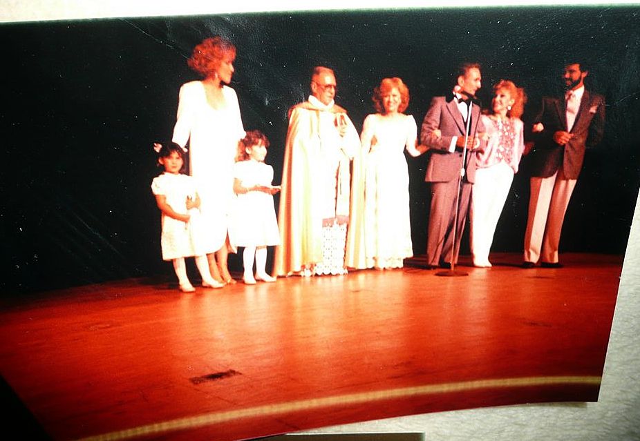 Lot of 5 Pictures from Anniversary Concert of Cuban Singers Olga y Tony Lot of 5 Pictures from Anniversary Concert of Cuban Singers Olga y Tony