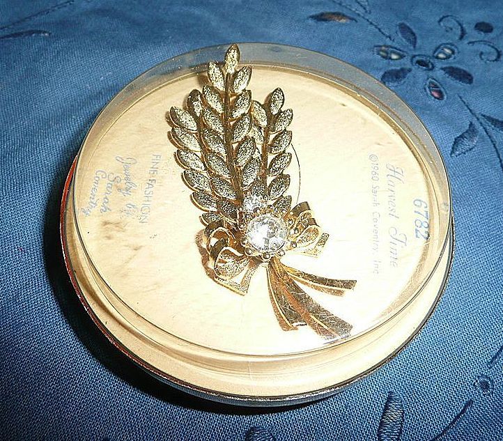 1960 Sarah Coventry Pin 'Harvest Times' NIB #6782 1960 Sarah Coventry Pin 'Harvest Times' NIB #6782