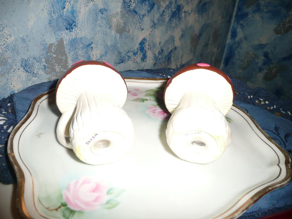 Vintage Mushrooms Salt and Pepper Shakers Set Vintage Mushrooms Salt and Pepper Shakers Set