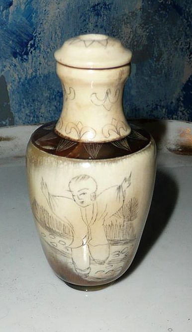 "The Thousand Children of The Emperor' Chinese Ox-Bone Snuff Bottle with Spoon "The Thousand Children of The Emperor' Chinese Ox-Bone Snuff Bottle with Spoon