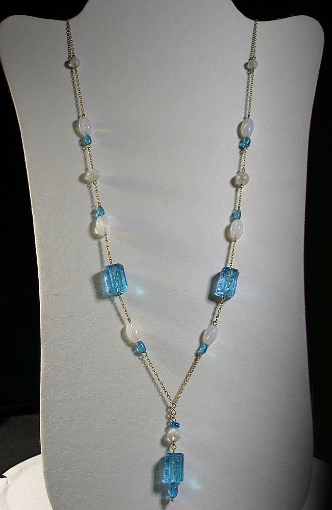 Blue Glass Gecko Motif Necklace w/Chain/Opalescent/Frosted Beads Blue Glass Gecko Motif Necklace w/Chain/Opalescent/Frosted Beads
