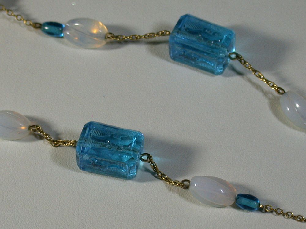 Blue Glass Gecko Motif Necklace w/Chain/Opalescent/Frosted Beads Blue Glass Gecko Motif Necklace w/Chain/Opalescent/Frosted Beads