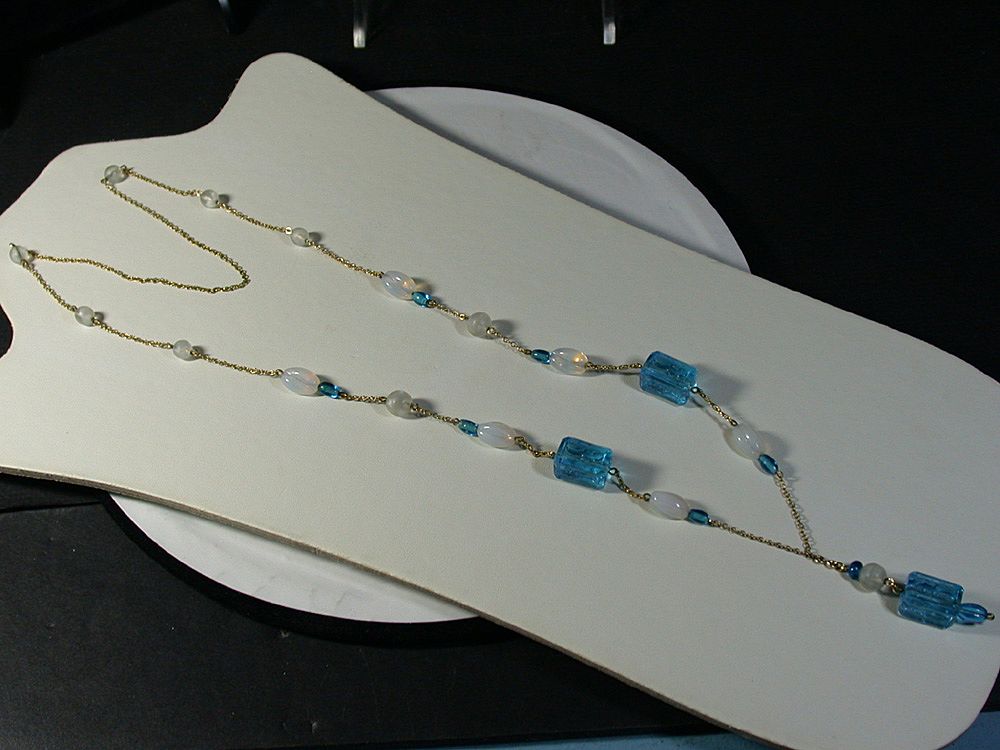 Blue Glass Gecko Motif Necklace w/Chain/Opalescent/Frosted Beads Blue Glass Gecko Motif Necklace w/Chain/Opalescent/Frosted Beads