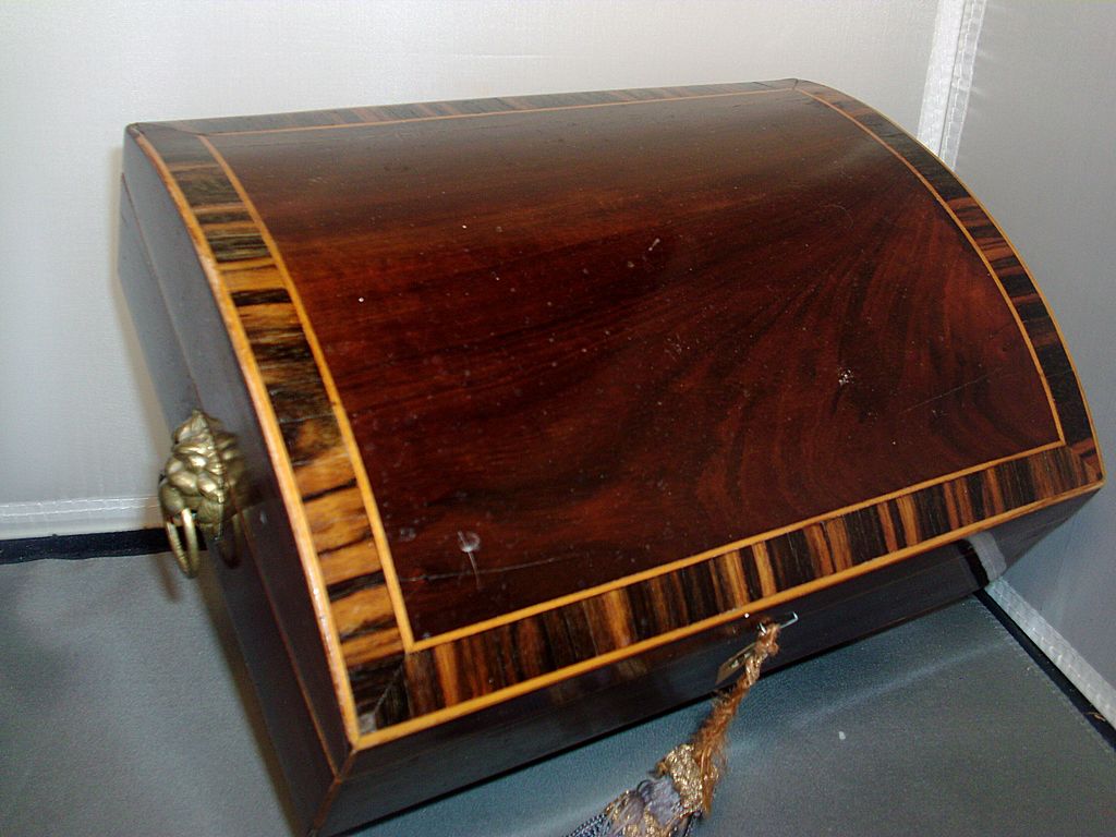 Early 19th century Regency Rosewood Tea Caddy or Jewelry Box Early 19th century Regency Rosewood Tea Caddy or Jewelry Box
