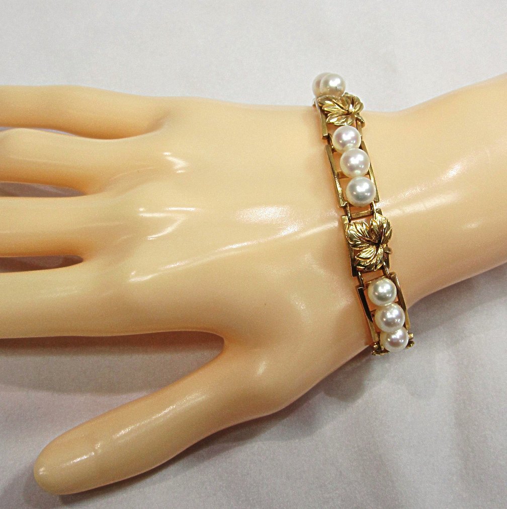 Vintage Estate 14K Gold and Pearl Bracelet Grape Leaf Motif Vintage Estate 14K Gold and Pearl Bracelet Grape Leaf Motif