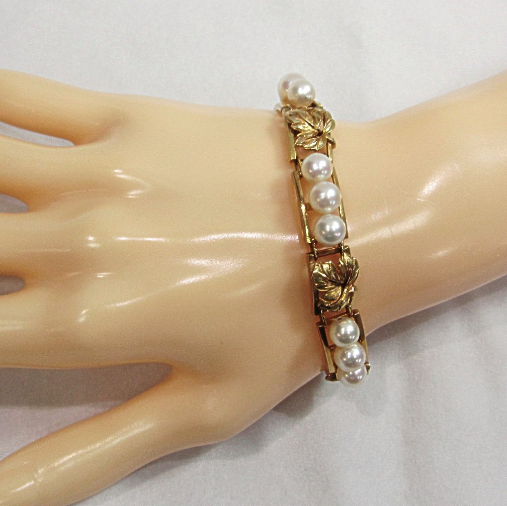 Vintage Estate 14K Gold and Pearl Bracelet Grape Leaf Motif Vintage Estate 14K Gold and Pearl Bracelet Grape Leaf Motif