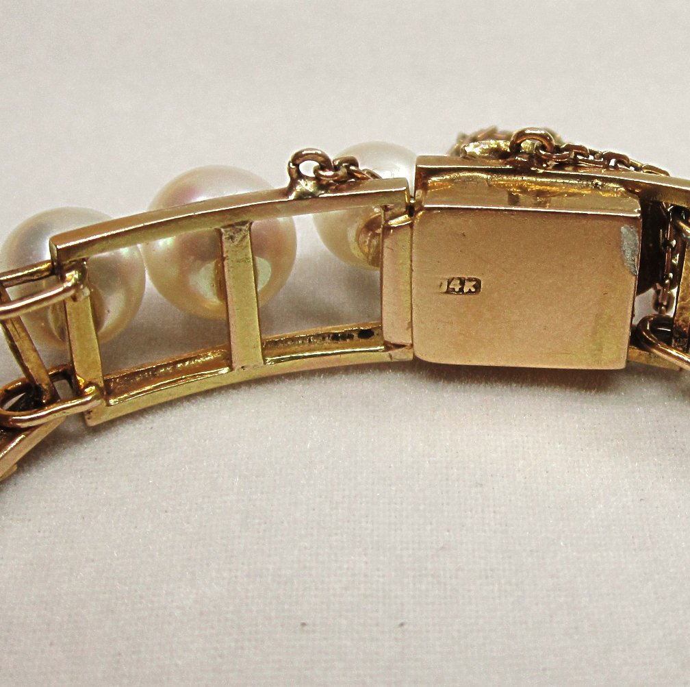 Vintage Estate 14K Gold and Pearl Bracelet Grape Leaf Motif Vintage Estate 14K Gold and Pearl Bracelet Grape Leaf Motif