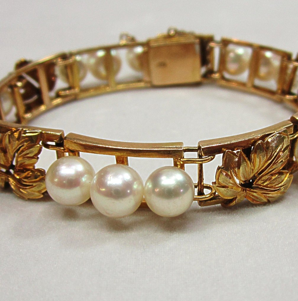 Vintage Estate 14K Gold and Pearl Bracelet Grape Leaf Motif Vintage Estate 14K Gold and Pearl Bracelet Grape Leaf Motif