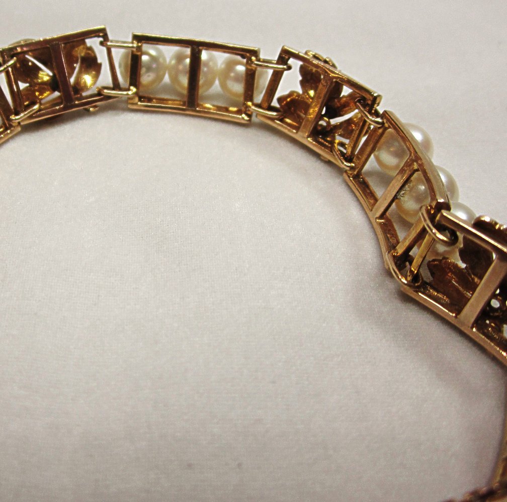 Vintage Estate 14K Gold and Pearl Bracelet Grape Leaf Motif Vintage Estate 14K Gold and Pearl Bracelet Grape Leaf Motif