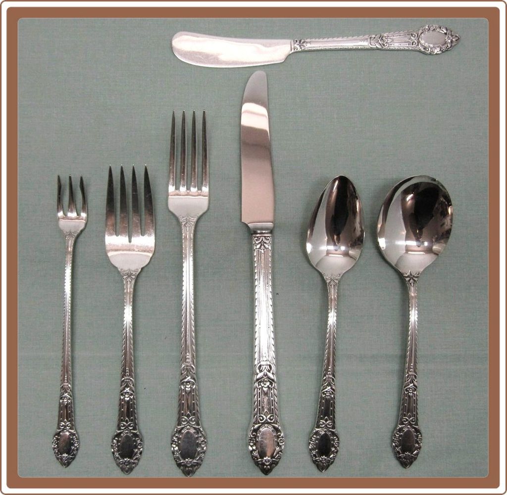 Rendezvous aka Old South Silverplate Flatware Set Oneida Community Rendezvous aka Old South Silverplate Flatware Set Oneida Community