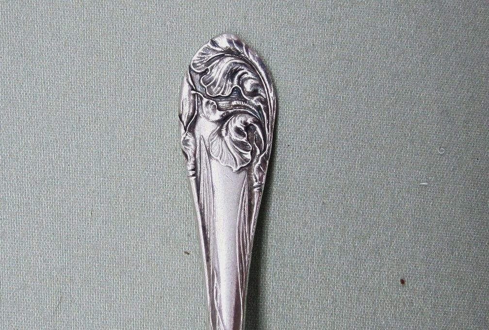 Flower de Luce Silverplated Cocktail Forks Oneida Community Flower de Luce Silverplated Cocktail Forks Oneida Community