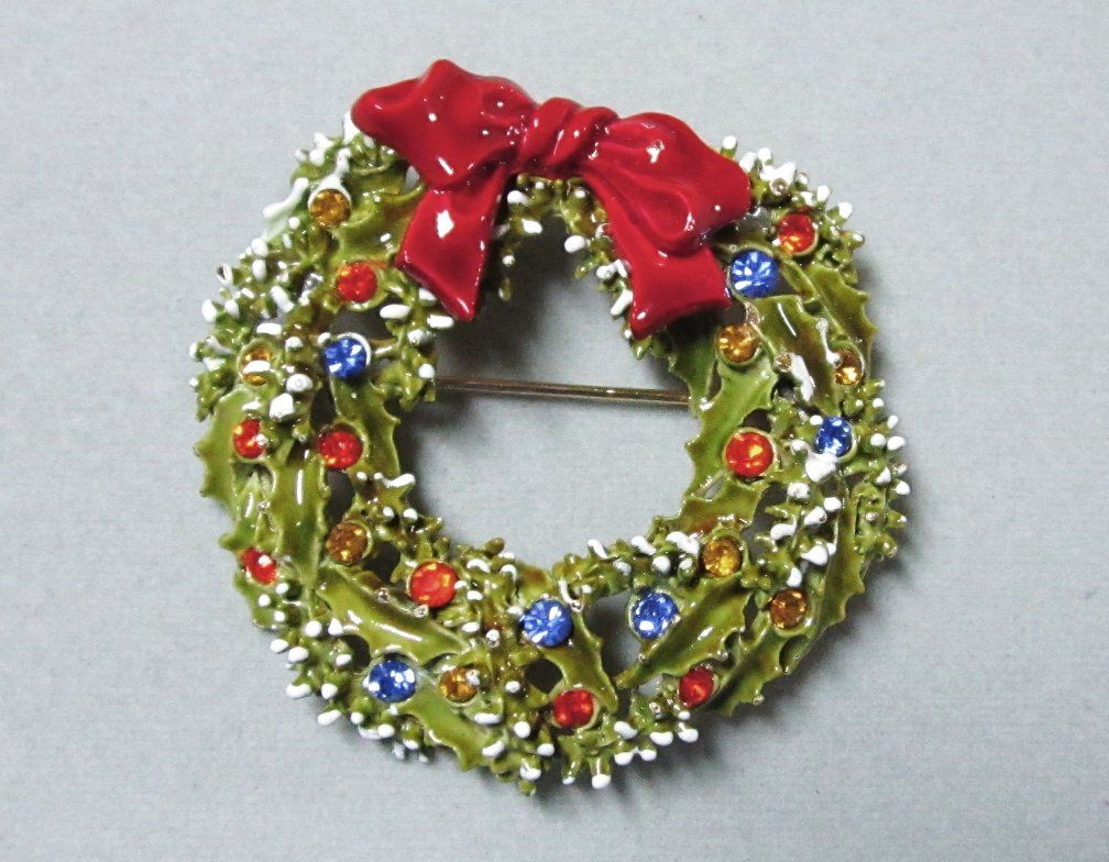 Vintage ART Christmas Wreath Rhinestone Pin Vintage ART Christmas Wreath Rhinestone Pin