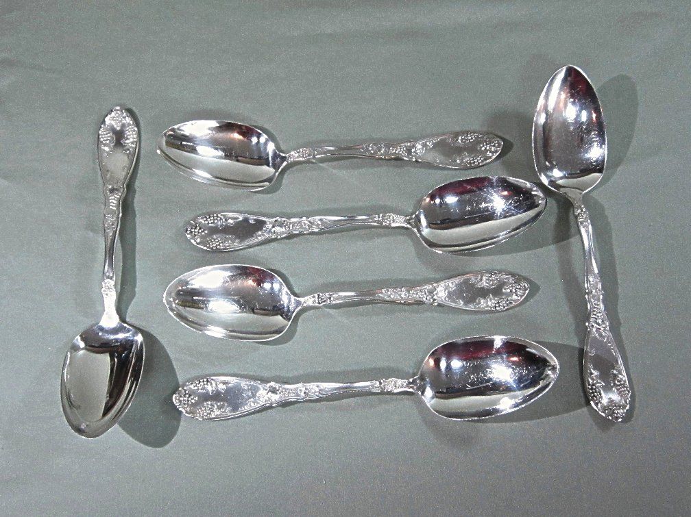 Wm Rogers La Concorde Silverplate Spoons Grape Pattern Wm Rogers La Concorde Silverplate Spoons Grape Pattern